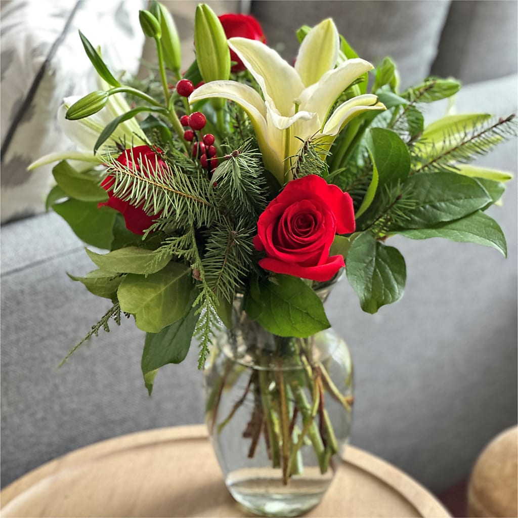 Sparkling Snowflakes Bouquet – ROWLETT FLORIST & GIFTS, Garland TX